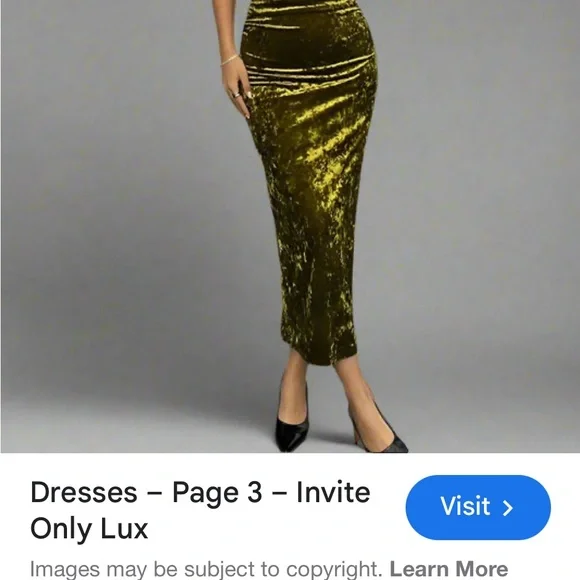 Zara green velvet midi dress with a V-neckline - Picture 3 of 9